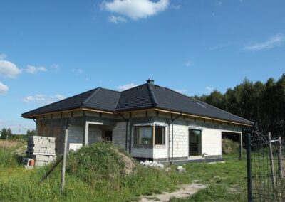 montaż dachówki ceramicznej Creaton Koda na nowym domu w Sieroczynie gmina Człuchów
