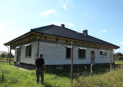 montaż dachówki ceramicznej Creaton Koda na nowym domu w Sieroczynie gmina Człuchów