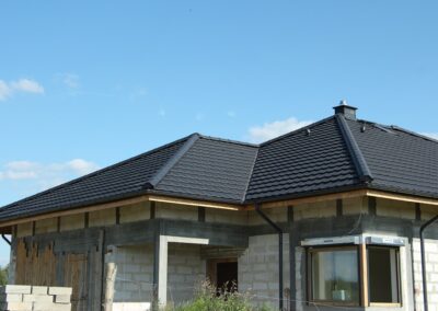 montaż dachówki ceramicznej Creaton Koda na nowym domu w Sieroczynie gmina Człuchów