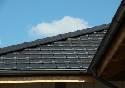 montaż dachówki ceramicznej Creaton Koda na nowym domu w Sieroczynie gmina Człuchów