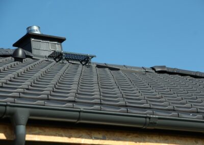 montaż dachówki ceramicznej Creaton Koda na nowym domu w Sieroczynie gmina Człuchów