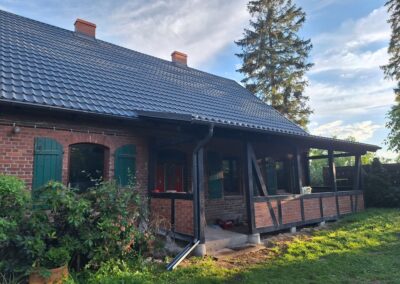 dach wymiana pokrycia poniemiecki dom blachodachówka modułowa Szafir antracyt Pruszyński Dekarz Człuchów Mariusz Petrecki